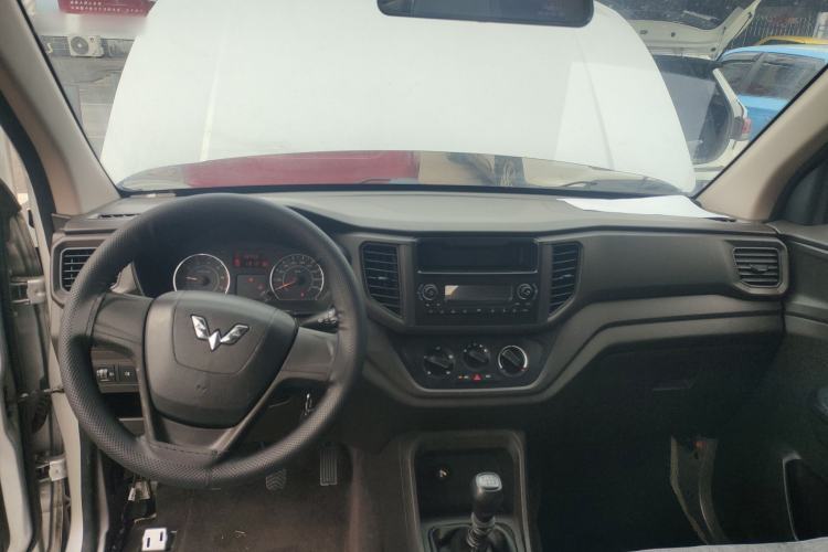 Used Wuling Hongguang V 2019 1.5L Base Version China VI LAR