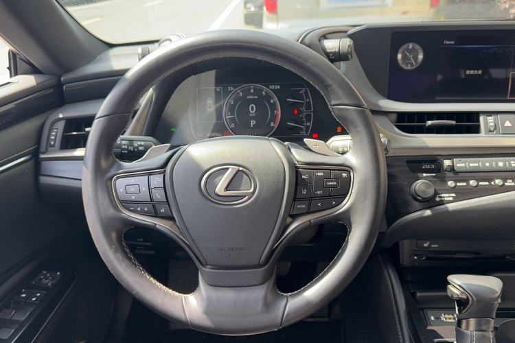 Used Lexus ES 2020 200 Excellence Edition
