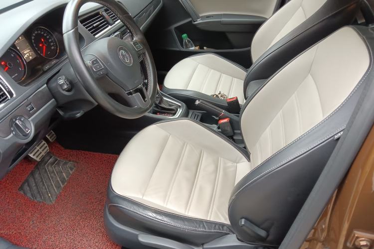 Used Volkswagen Cross Lavida 2014 1.6L Automatic