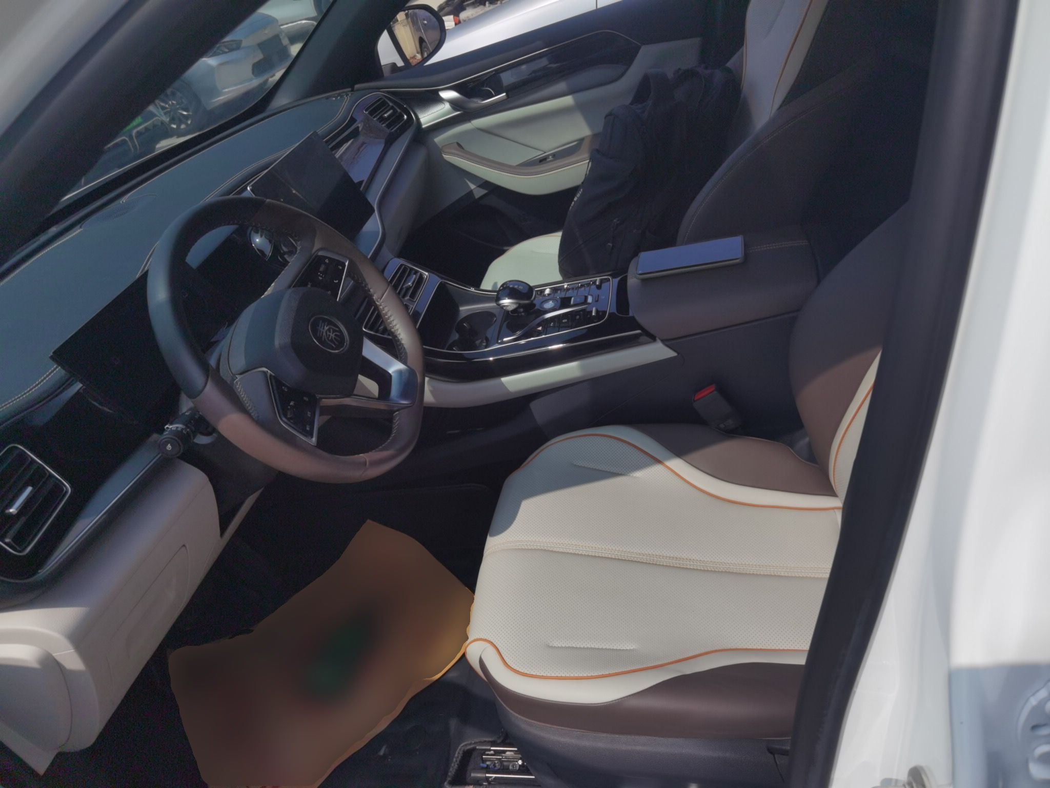 Переднее сиденье в автомобиле