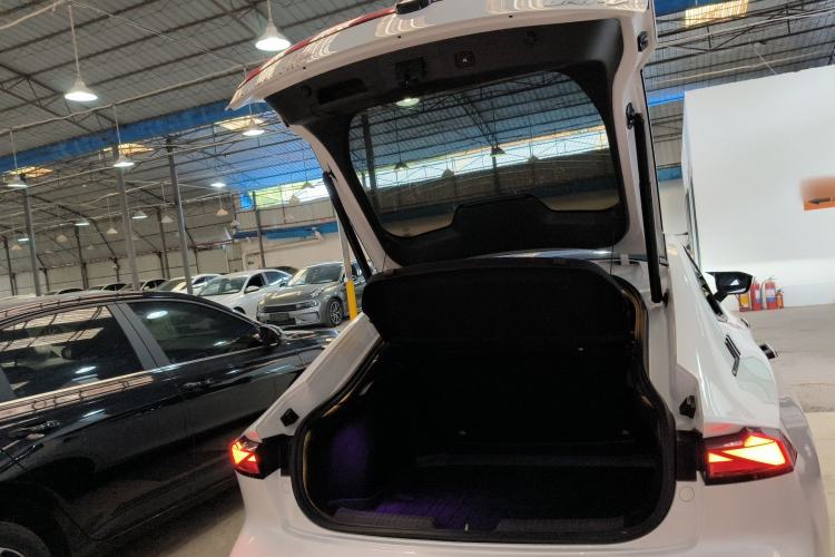 Used CHANGAN UNI-V 2022 1.5T Prestige Version Trunk