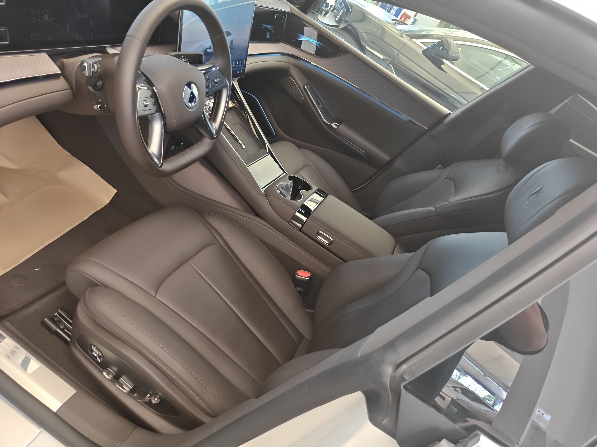 Переднее сиденье в автомобиле