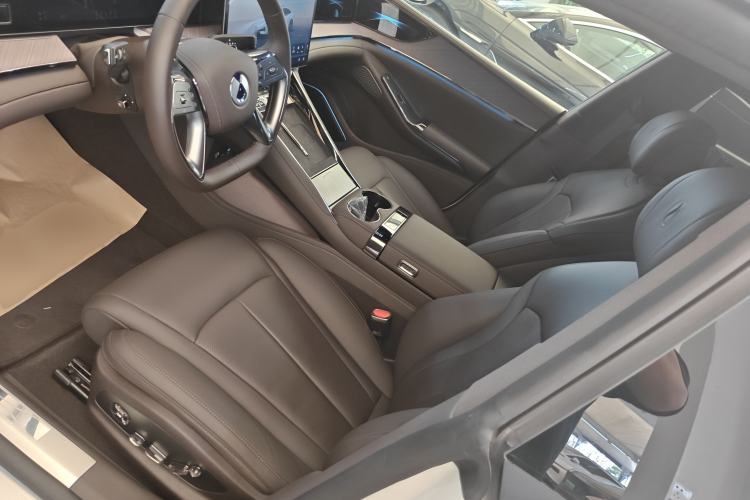 Used Denza Z9 2024 1100 km All-Wheel-Drive Ultra Version