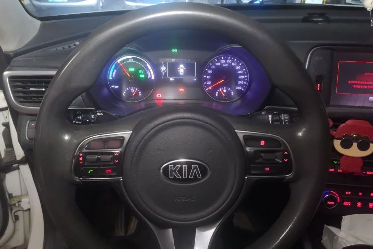 Used Kia K5 2016 2.0L Hybrid GLS Steering Wheel