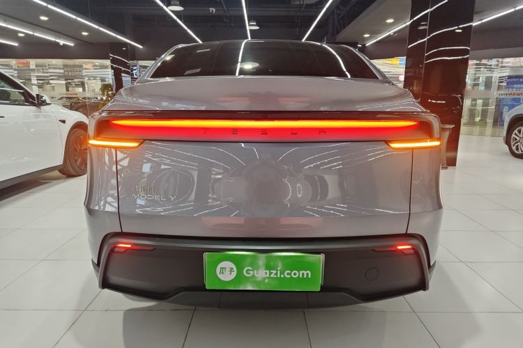 Used Tesla Model Y 2025 Rear-Wheel-Drive Version
