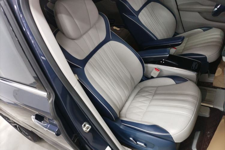 Used Roewe iMAX8 2021 400TGI Supreme Series Ultimate Edition Right Front Seat