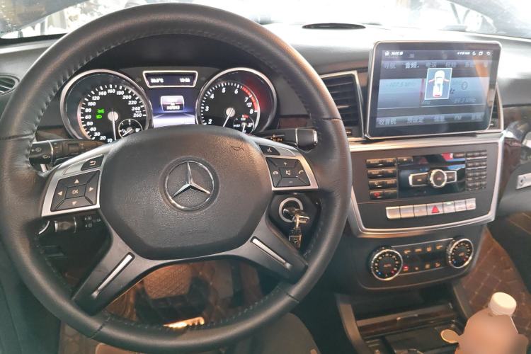 Used Mercedes-Benz M-Class 2015 ML 400 4MATIC Dynamic Model Center Console