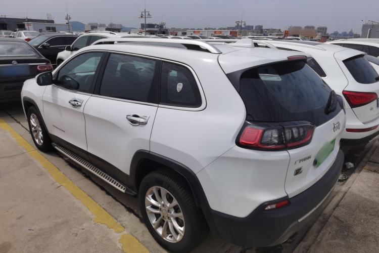 Used Jeep Cherokee 2019 2.0T Two-Wheel Drive Smart Enjoyment Version China V
