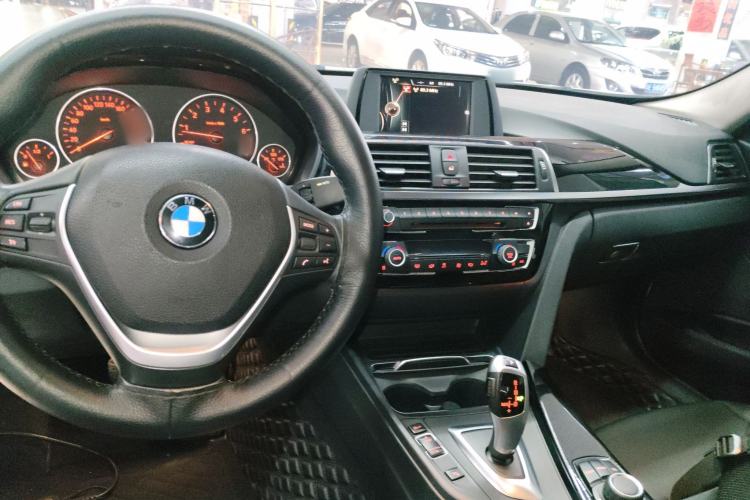 Used BMW 3 Series 2017 320Li Fashion Model Center Console