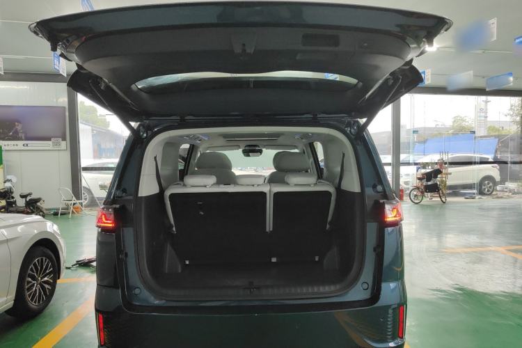 Used VOYAH Dream 2025 PHEV Four-Wheel-Drive Flagship Version – Qiankun Edition Trunk