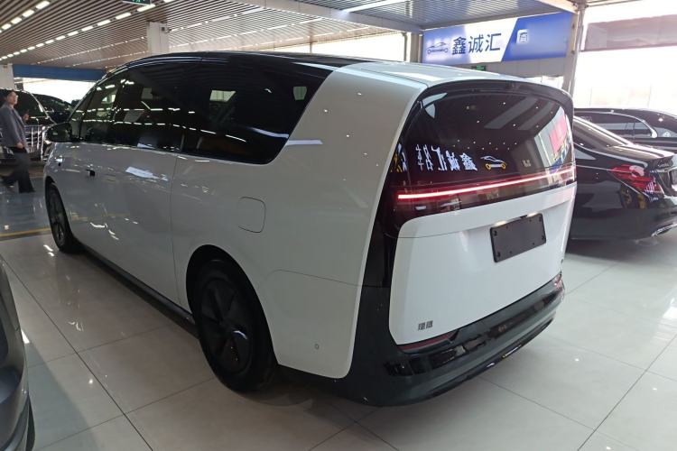 Used Li Auto MEGA 2025 Home Family Special Edition
