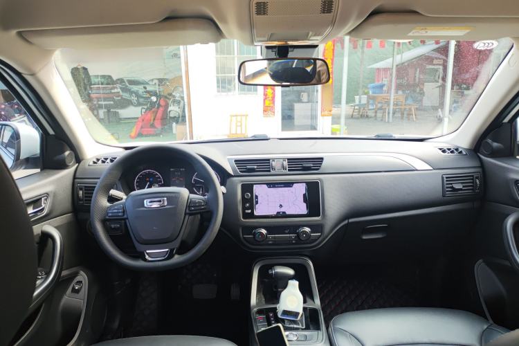 Used Qoros 5 2018 Revised Version 1.6T Automatic Leading Edition Center Console