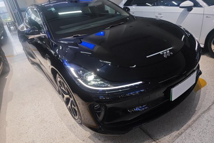 Used IM L6 2025 Ultra Model Front Right 45 Deg