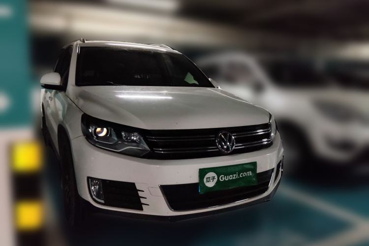 Used Volkswagen Tiguan 2015 2.0 TSI Automatic All-Wheel Drive Luxury Edition Front Right 45 Deg