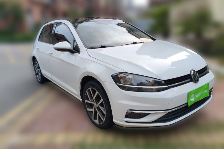 Used Volkswagen Golf 2018 230TSI Automatic Luxury Version Front Right 45 Deg