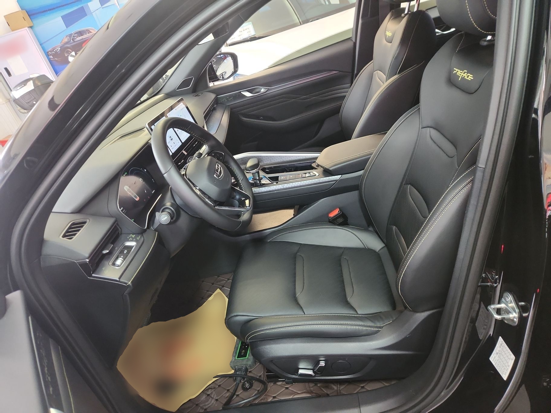 المقاعد الأمامية داخل السيارة