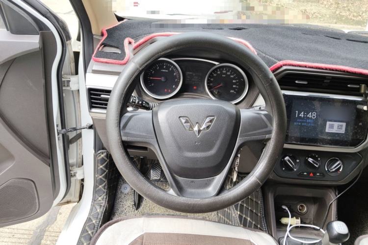 Used Wuling Hongguang 2018 1.5L S Comfort Model L2B Steering Wheel