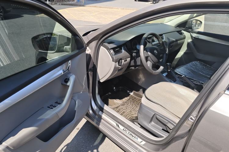 Used Skoda Octavia 2015 1.6L Automatic Yijie Edition
