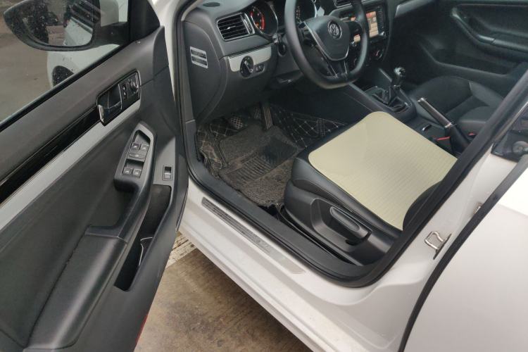 Used Volkswagen Sagitar 2015 230TSI Manual Comfort Version
