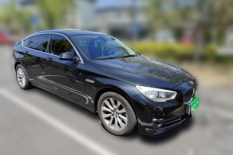Used BMW 5 Series GT 2015 528i Leading Model Front Right 45 Deg