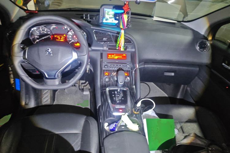 Used Peugeot 3008 2013 2.0L Automatic Trend Edition Center Console