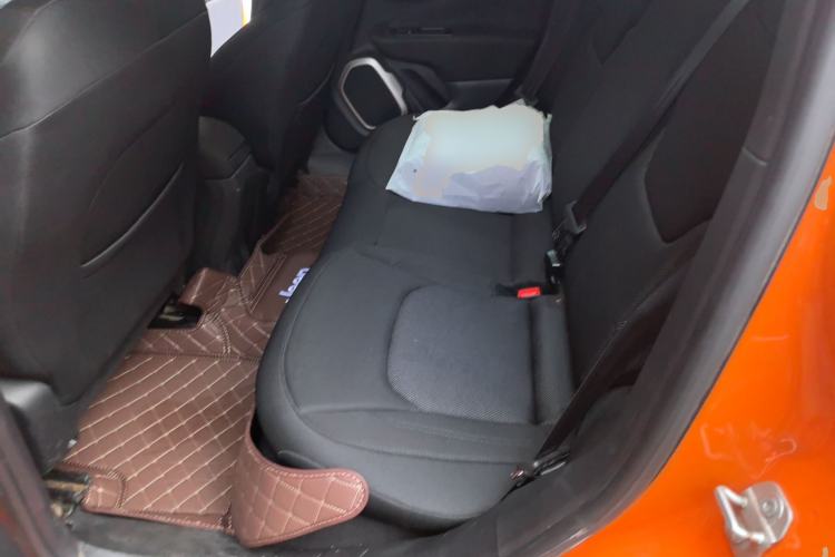 Used Jeep Renegade 2018 Connected Large Screen Version 180TS Automatic High-Energy Edition Left Rear Seat