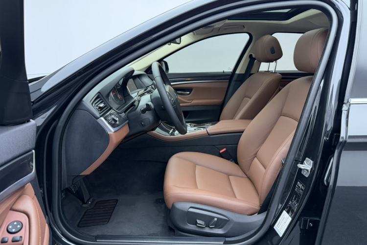 Used BMW 5 Series 2014 520Li Elegant Model
