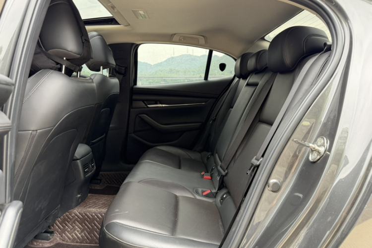 Used Mazda 3 Axela 2021 2.0L Automatic ZhiZun Edition
