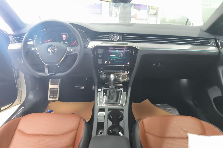 Used Volkswagen FAW-Volkswagen CC 2019 330TSI Glamour Edition China V Standard Center Console