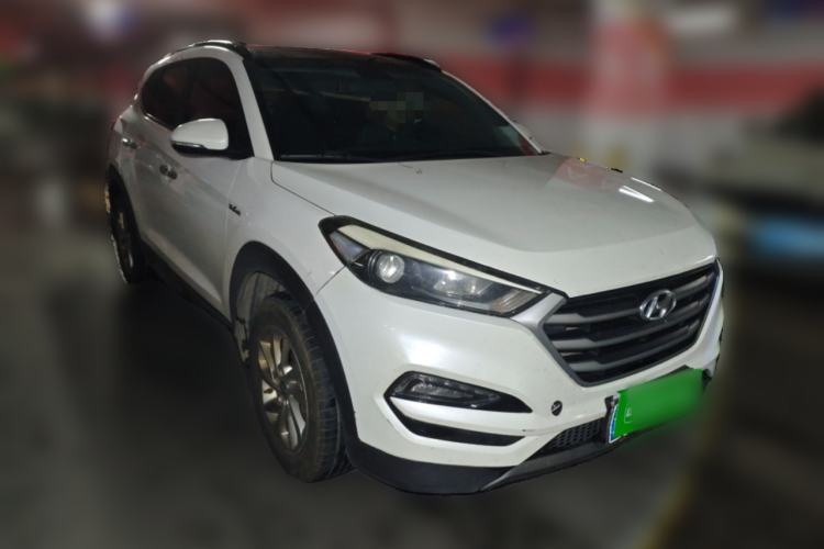 Used Hyundai Tucson 2015 1.6T Dual-Clutch Two-Wheel-Drive Smart Model Front Right 45 Deg