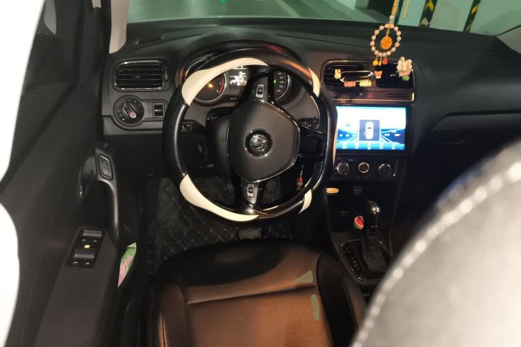 Used Volkswagen Polo 2016 1.6L Automatic Comfort Model Steering Wheel