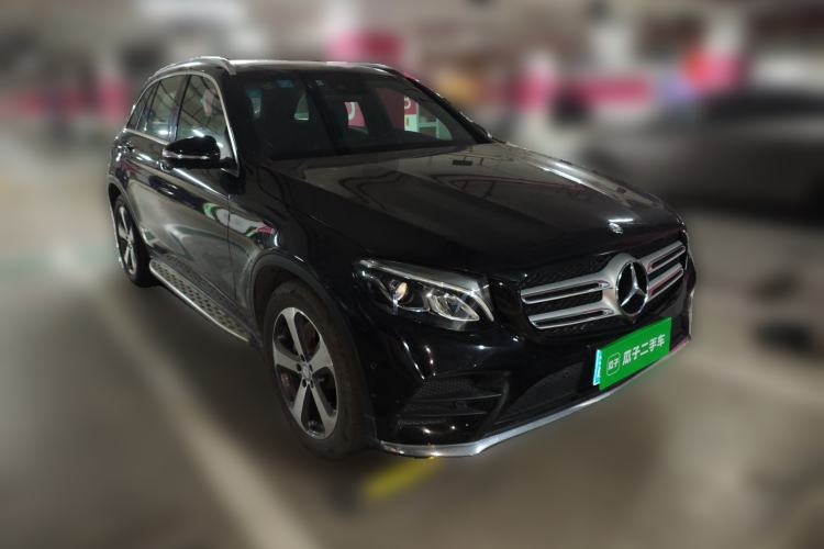 Used Mercedes-Benz GLC 2017 GLC 260 4MATIC Luxury Model Front Right 45 Deg
