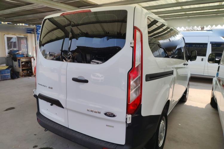 Used Ford Transit 2019 2.0T Gasoline Multi-Purpose Commercial Vehicle Short Wheelbase Low Roof 6-Seater China VI Standard