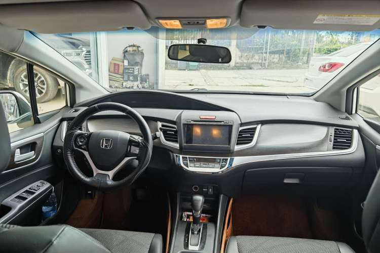Used Honda Jade 2013 1.8L automatic Comfort version 5 seats