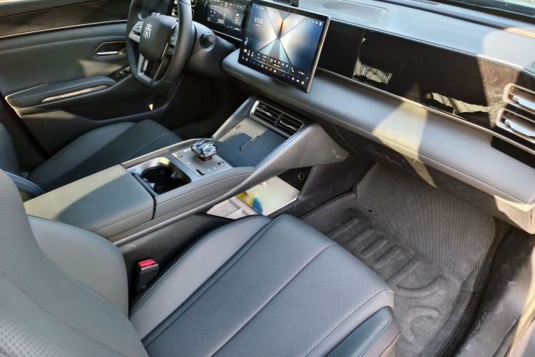 Used BYD Qin L 2025 DM-i Smart Drive 80KM Leading Model Interior 3