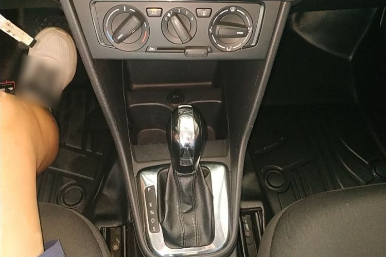 Used Volkswagen Jetta 2015 1.6L Automatic Fashion Model