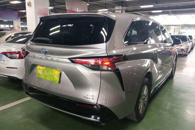 Used Toyota Sienna 2023 2.5L Hybrid Luxury Edition