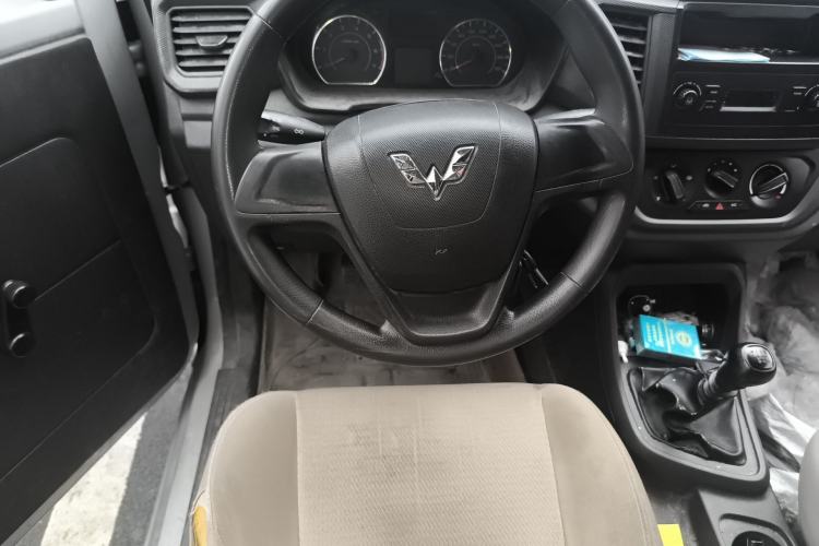 Used Wuling Hongguang V 2019 1.5L Standard Version China VI LAR
