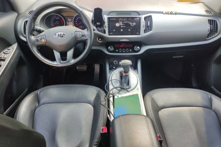 Used Kia Sportage R 2015 2.0L Automatic Two-Wheel Drive DLX Model Center Console