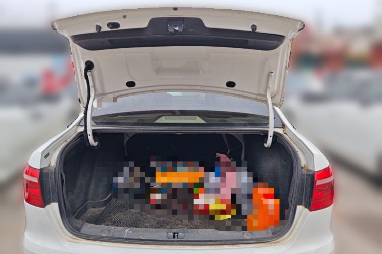 Used Volkswagen Lavida 2013 Restyled Classic 1.6L Manual Comfort Edition Trunk