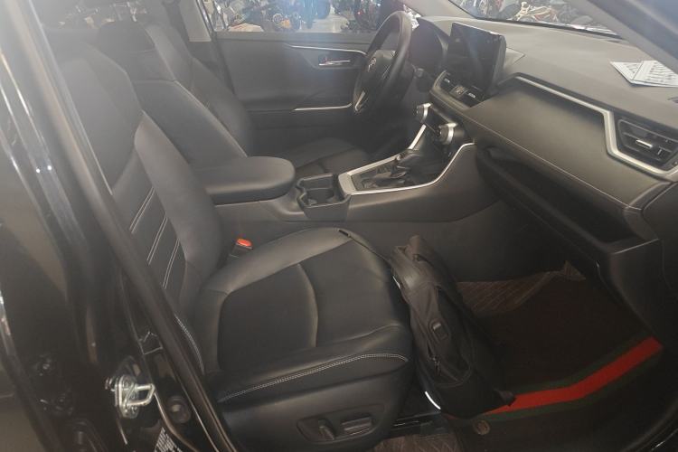 Used Toyota RAV4 2023 2.0L CVT Two-Wheel Drive Fashion Plus Edition Right Front Seat