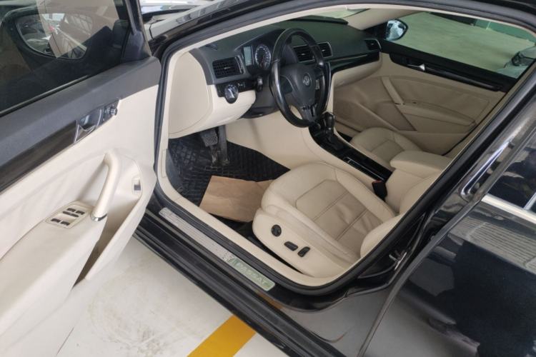 Used Volkswagen Passat 2014 1.8TSI DSG Prestige Navigation Edition Driver Seat