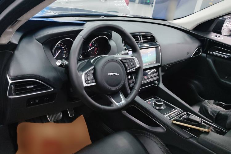 Used Jaguar F-PACE 2019 2.0T Four-Wheel Drive Urban Luxury Edition