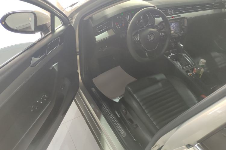 Used Volkswagen Magotan 2019 330TSI DSG Leading Edition China V Standard Driver Seat