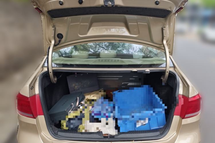 Used Volkswagen Santana 2013 1.6L Automatic Luxury Edition Trunk