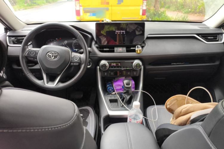 Used Toyota RAV4 2023 2.0L CVT Two-Wheel Drive Fashion Plus Edition Center Console