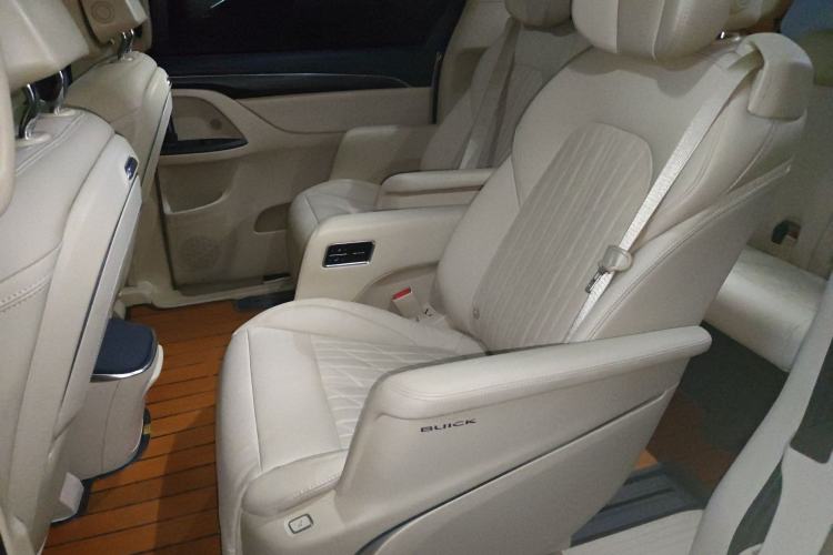 Used Buick GL8 2023 ES Lu Zun Luxury Model Left Rear Seat