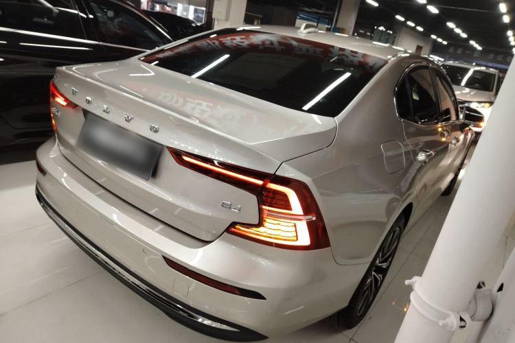 Used Volvo S60 2023 B4 Zhiyuan Luxury Edition
