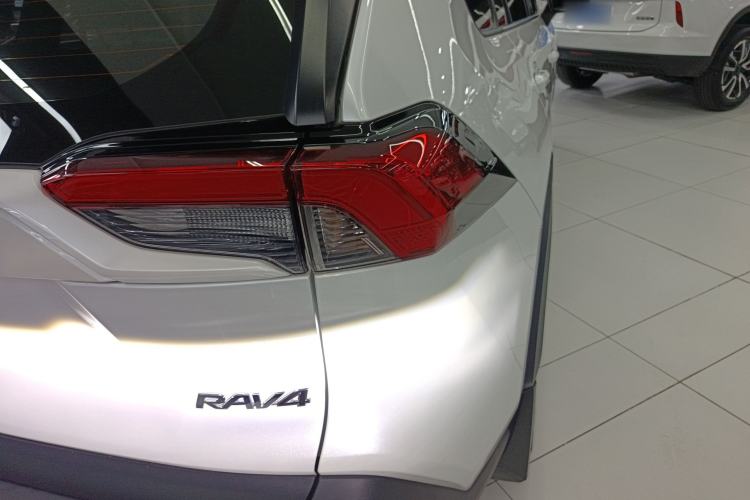 Used Toyota RAV4 2024 2.0L CVT Two-Wheel Drive Fashion Edition Right Rear Taillight