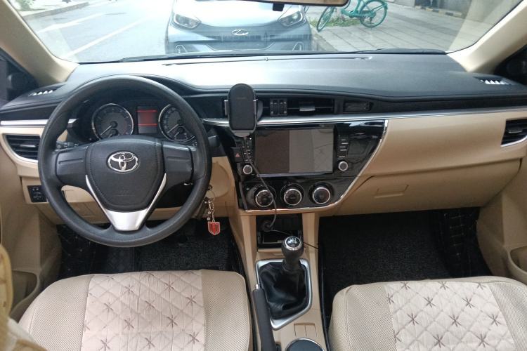 Used Toyota Corolla 2014 1.6L Manual GL-i Center Console